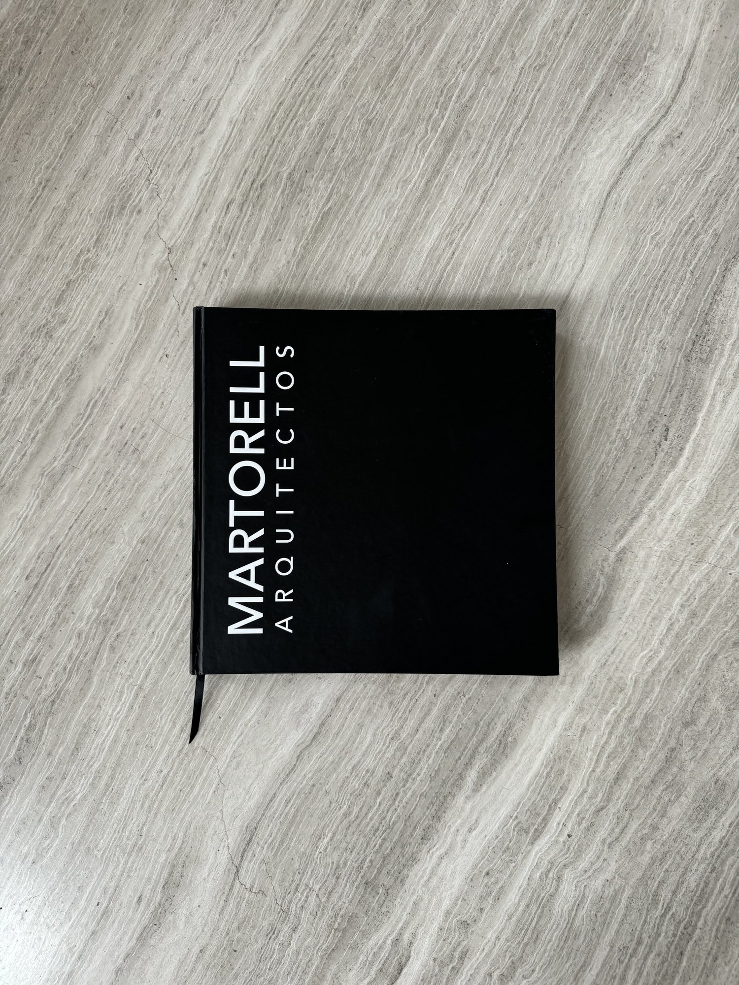 Libro Martorell Arquitectos, cerrado