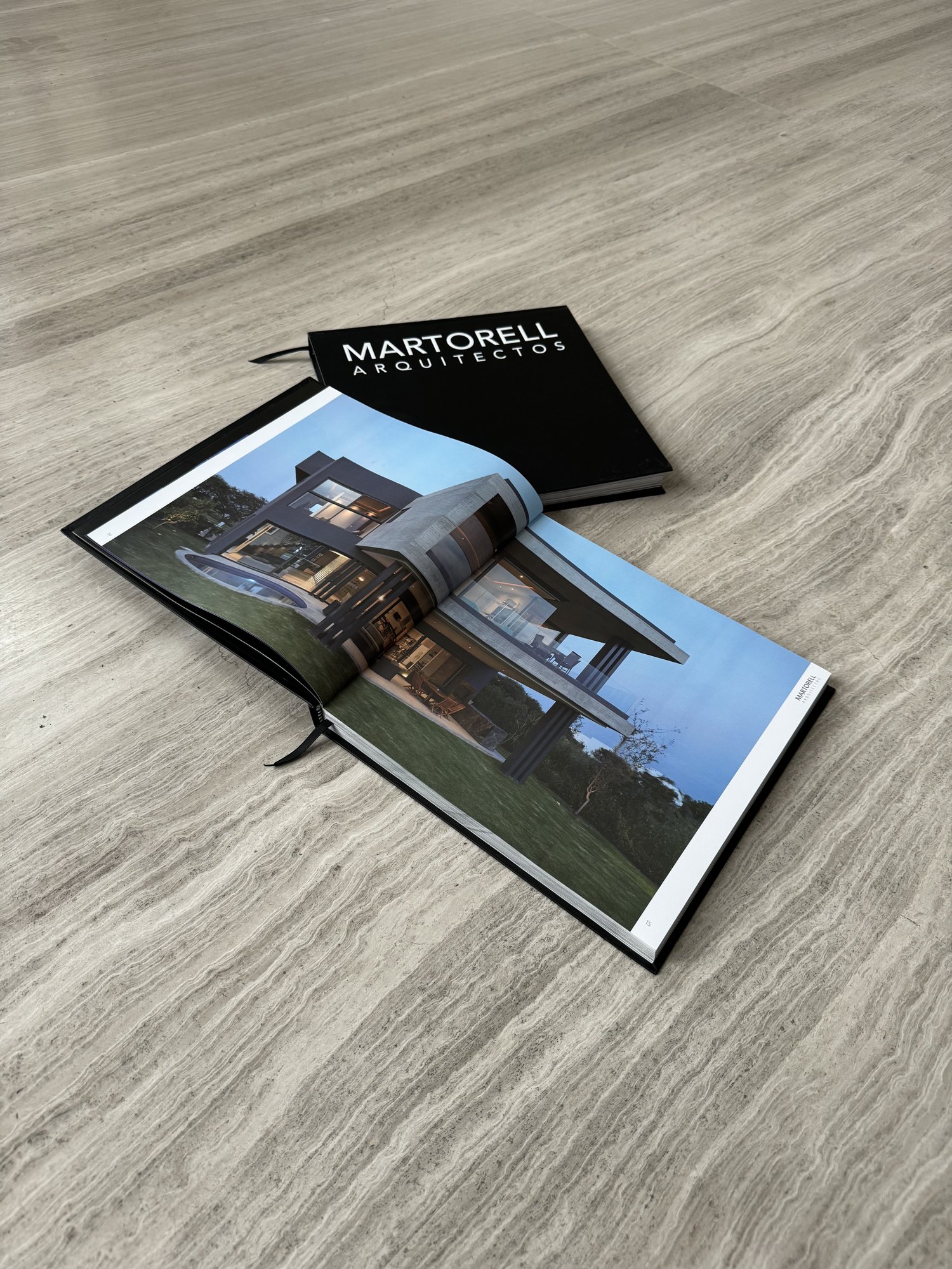 Libro Martorell Arquitectos, abierto